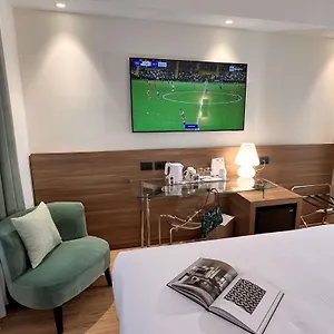 Western 4*, Milan Italy